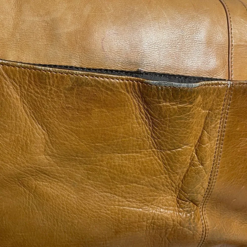 Kenneth Cole Reaction Leather tan Messenger / laptop Bag silver tone Hardwares.